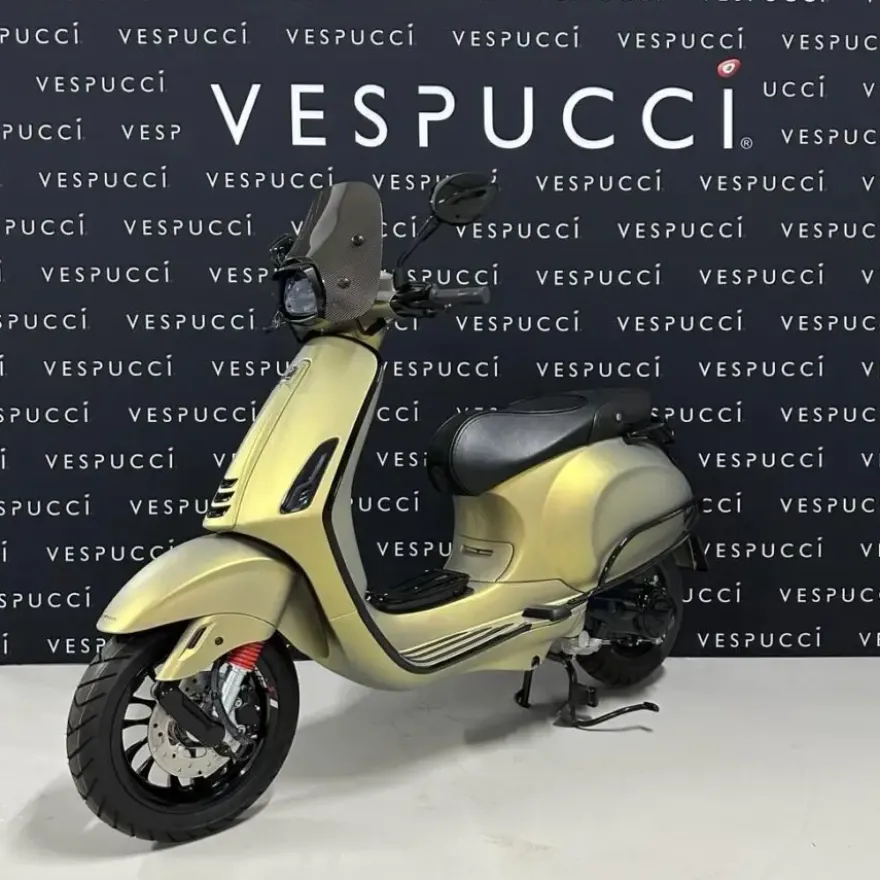 Vespa Sprint – 18K Gold