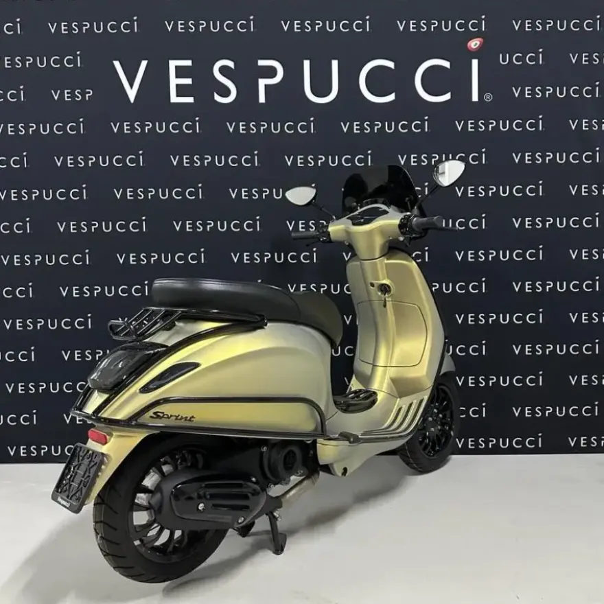 Vespa Sprint – 18K Gold