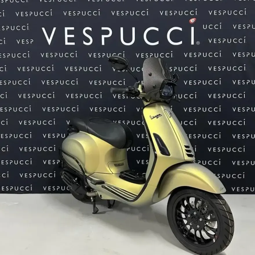 Vespa Sprint – 18K Gold