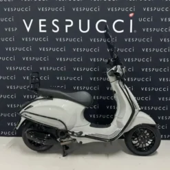 Vespa Sprint – Krijt Grijs