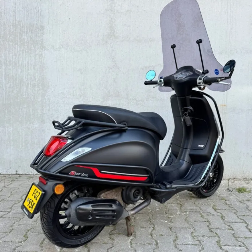 Vespa Sprint Mat Zwart FGZ-95-K