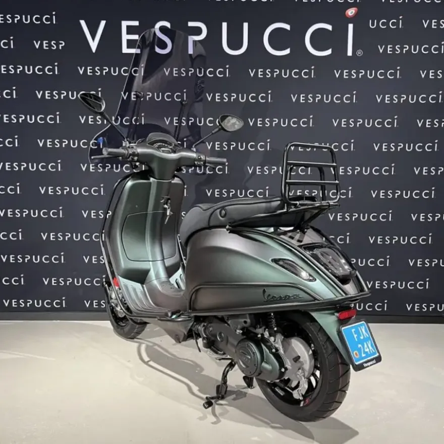 Vespa Sprint – Opaco cycle green