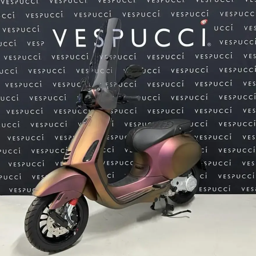 Vespa Sprint – Red to Gold