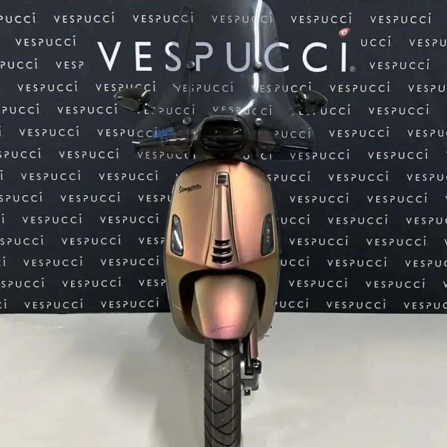 Vespa Sprint – Red to Gold