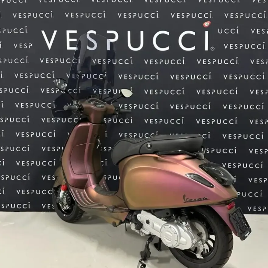 Vespa Sprint – Red to Gold
