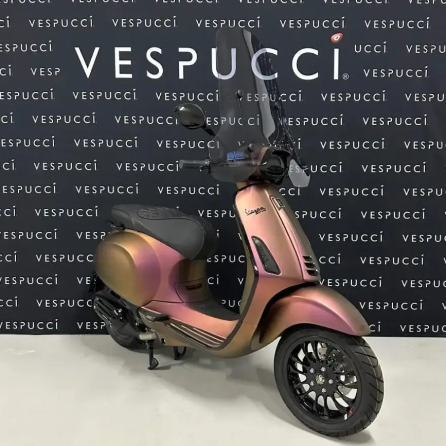 Vespa Sprint – Red to Gold