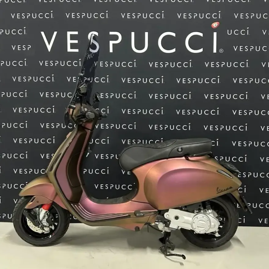 Vespa Sprint – Red to Gold