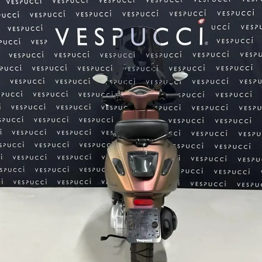 Vespa Sprint – Red to Gold