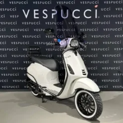 Vespa Sprint – White x black